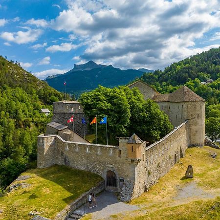 Maison Familiale Des Remparts Colmars Bagian luar foto
